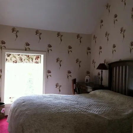 Kilmaneen Farmhouse Bed & Breakfast